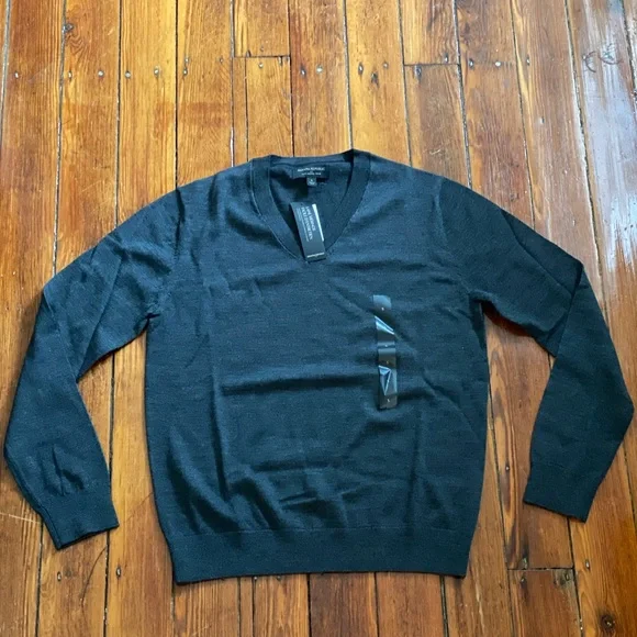 NWT Banana Republic Mens Dark Gray Washable Merino Wool V-Neck Sweater size S - Picture 2 of 5
